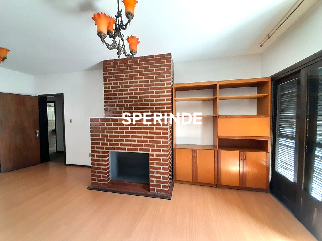 Casa Comercial para alugar com 240m², 3 quartos, 2 vagas no bairro Panazzolo em Caxias do Sul