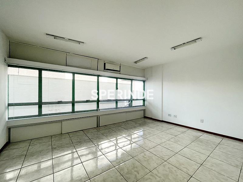 Sala para alugar com 49m², 1 vaga no bairro Petrópolis em Porto Alegre