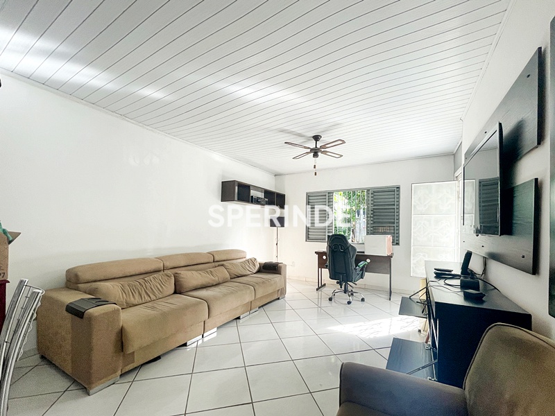 Casa para alugar com 155m², 3 quartos, 4 vagas no bairro Jardim do Salso em Porto Alegre