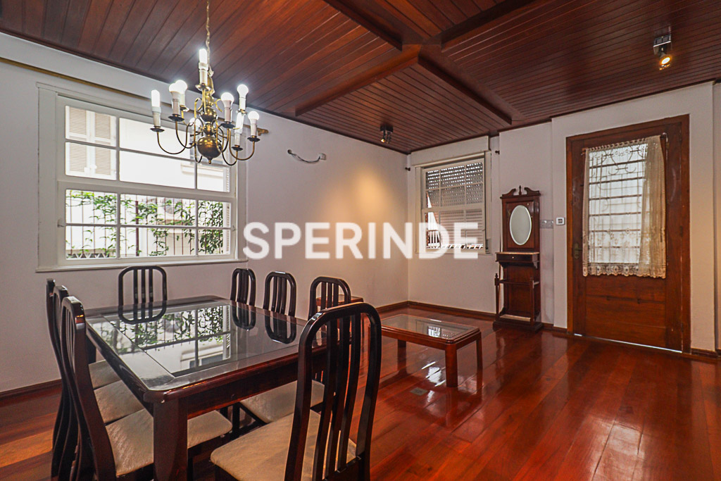 Casa para alugar com 156m², 4 quartos, 2 vagas no bairro Rio Branco em Porto Alegre