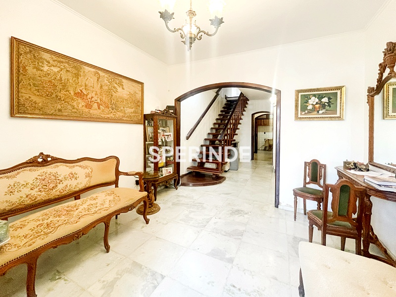 Casa para alugar com 172m², 4 quartos, 2 vagas no bairro Petrópolis em Porto Alegre