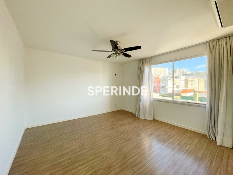 Apartamento para alugar com 104m², 3 quartos, 1 vaga no bairro Floresta em Porto Alegre