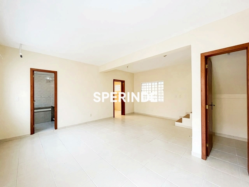 Casa para alugar com 90m², 2 quartos, 1 vaga no bairro Teresópolis em Porto Alegre