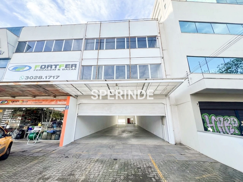 Loja para alugar com 235m², 6 vagas no bairro Santa Maria Goretti em Porto Alegre