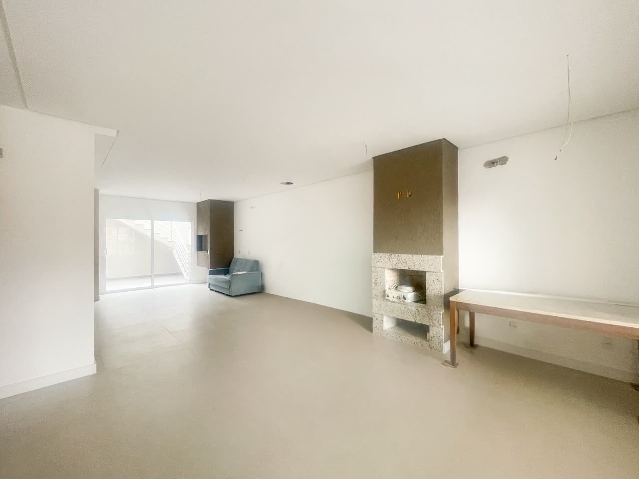 Casa para alugar com 180m², 3 quartos, 2 vagas no bairro Jardim Itu em Porto Alegre
