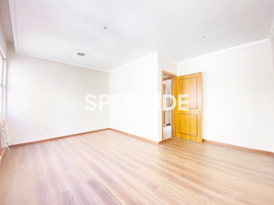Sala para alugar com 35m², 1 vaga no bairro Moinhos de Vento em Porto Alegre