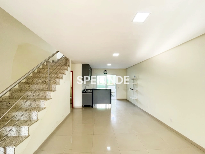 Casa para alugar com 140m², 3 quartos, 2 vagas no bairro Parque Santa Fé em Porto Alegre