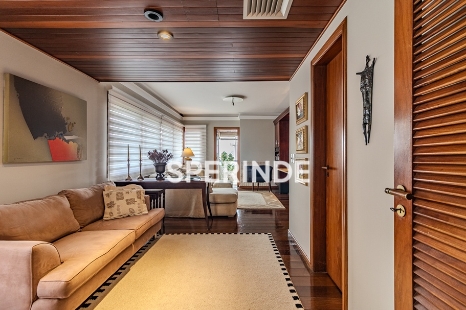 Apartamento para alugar com 157m², 3 quartos, 1 vaga no bairro Rio Branco em Porto Alegre