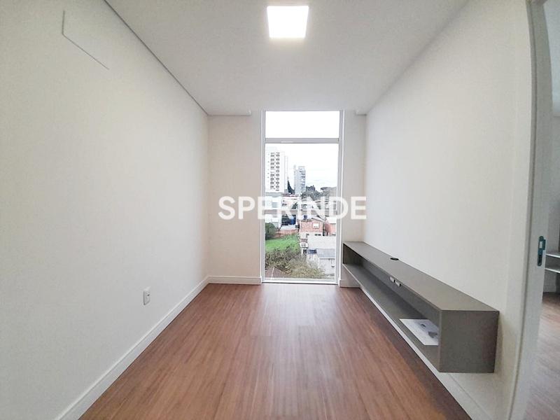 Apartamento para alugar com 35m², 1 quarto, 1 vaga no bairro Cristo Redentor em Caxias do Sul