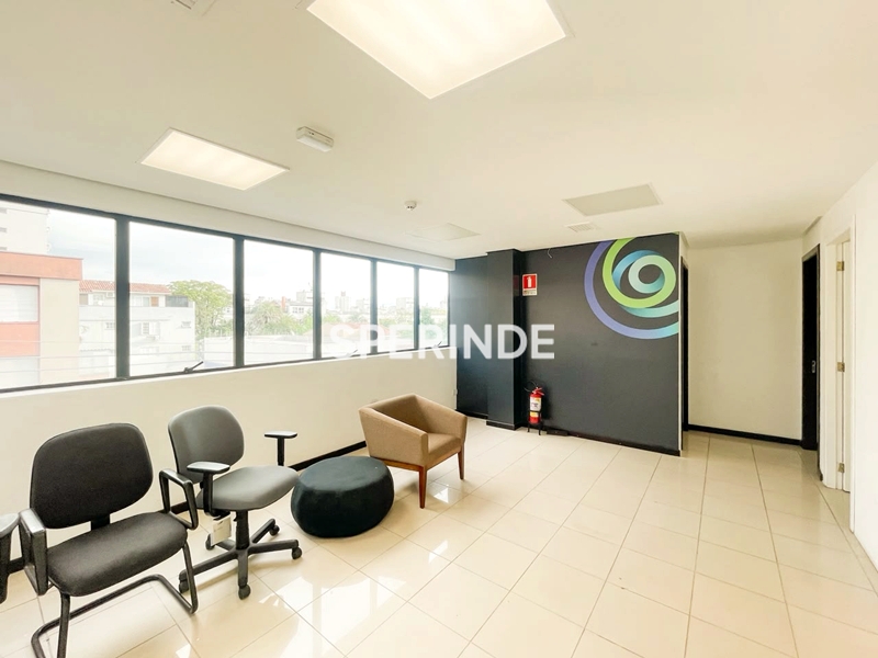 Sala para alugar com 160m², 2 vagas no bairro Santa Cecilia em Porto Alegre