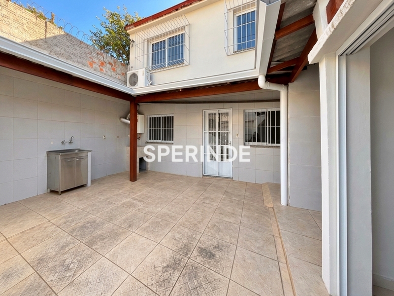 Casa Comercial para alugar com 120m², 1 vaga no bairro Passo d'Areia em Porto Alegre