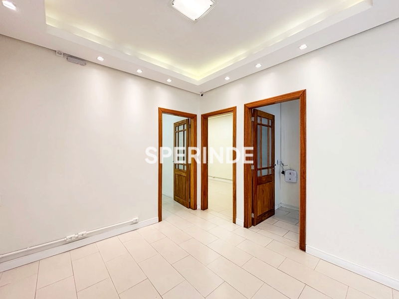 Casa para alugar com 240m², 3 quartos, 1 vaga no bairro São Geraldo em Porto Alegre