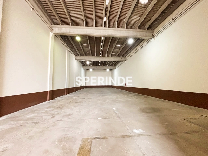 Depósito para alugar com 700m², 8 vagas no bairro Sarandi em Porto Alegre